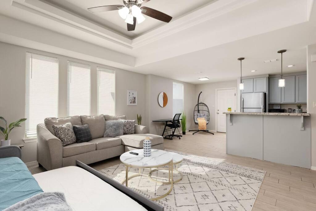 Cozy 3 Bed 2 Bath Apartment, Near Shopping Plazas, Expressway And Free Parking Edinburg Eksteriør bilde